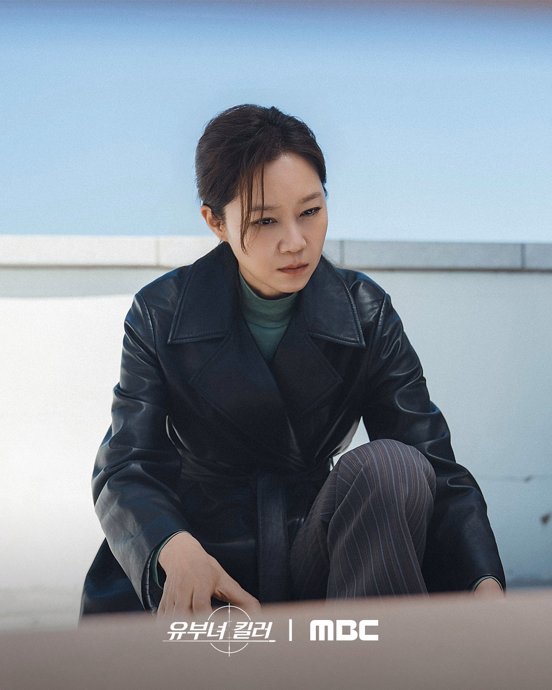 Yu Bo Na assembling her sniper rifle on the church rooftop