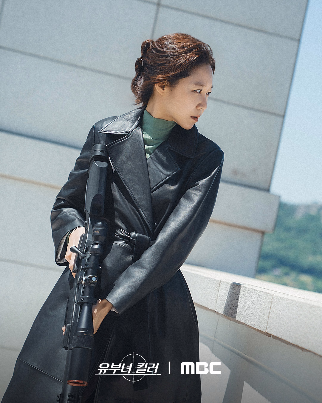 Kong Hyo Jin as Yu Bo Na preparing for her sniper mission