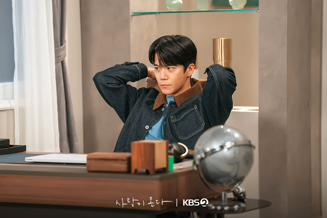 Kim Moo Jin appears conflicted, hinting at a hidden truth