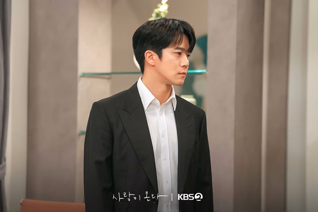 Ha Seok Jin as Kim Moo Jin in Love On The Menu