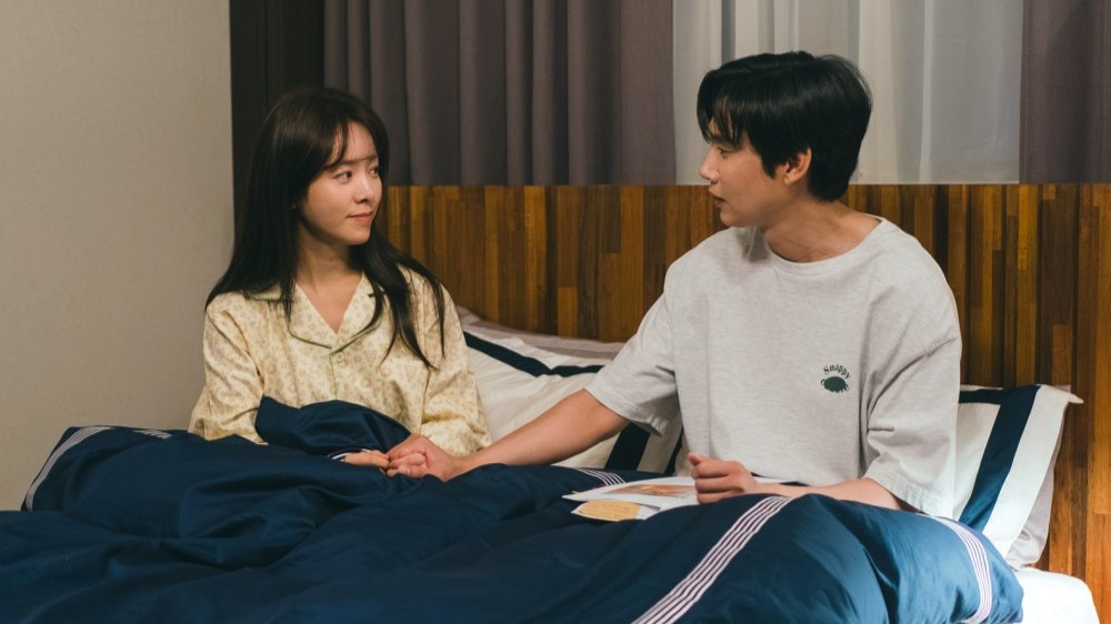 Han Ji Min and Park Sung Hoon in their new home