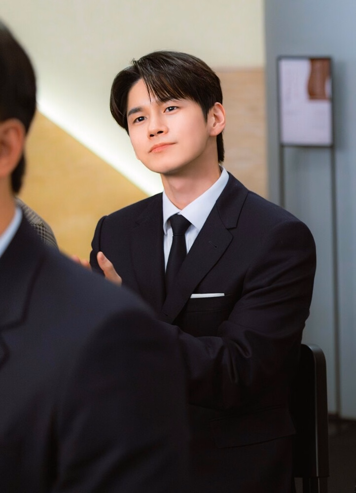 Ong Seong Wu as prosecutor Kang Min Hwan
