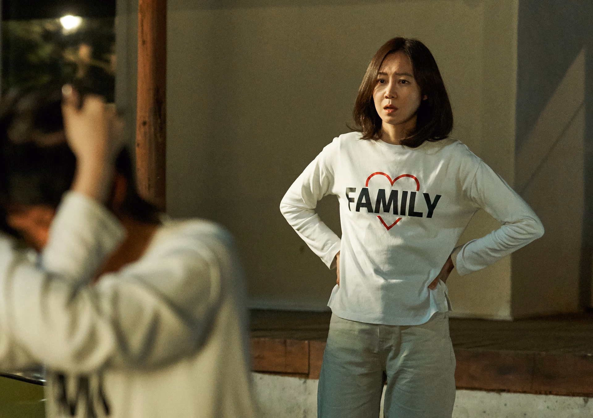 Kong Hyo Jin as Jang Ju, the devoted eldest daughter in The Journey to Gyeongju