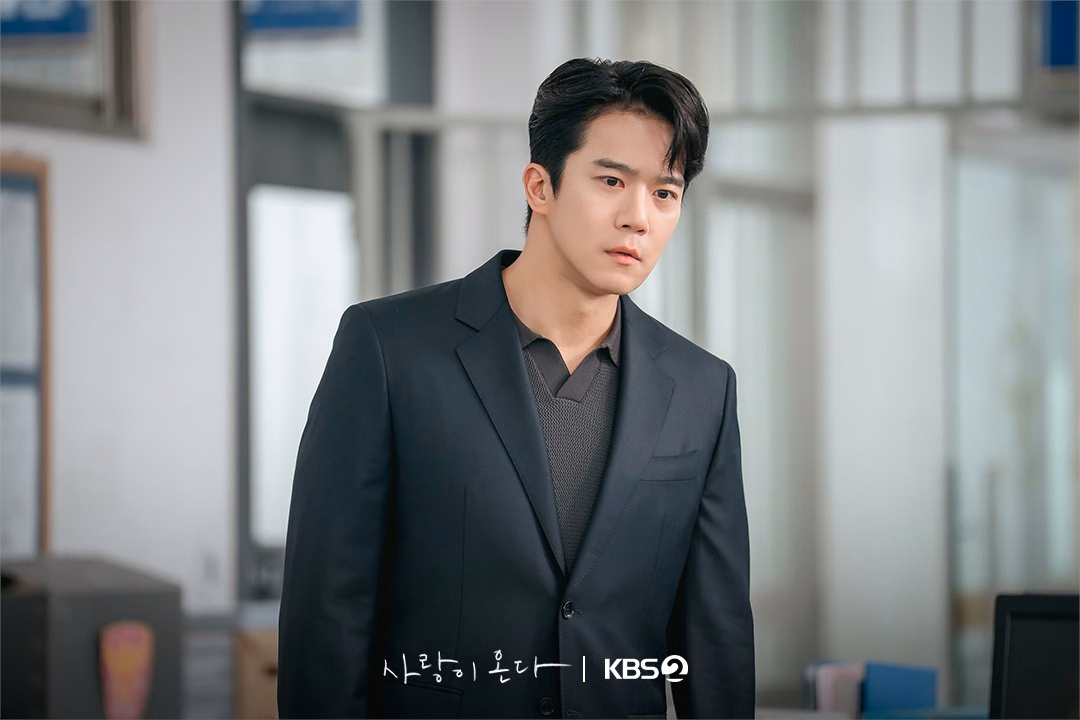 Ha Seok Jin in dramatic scene