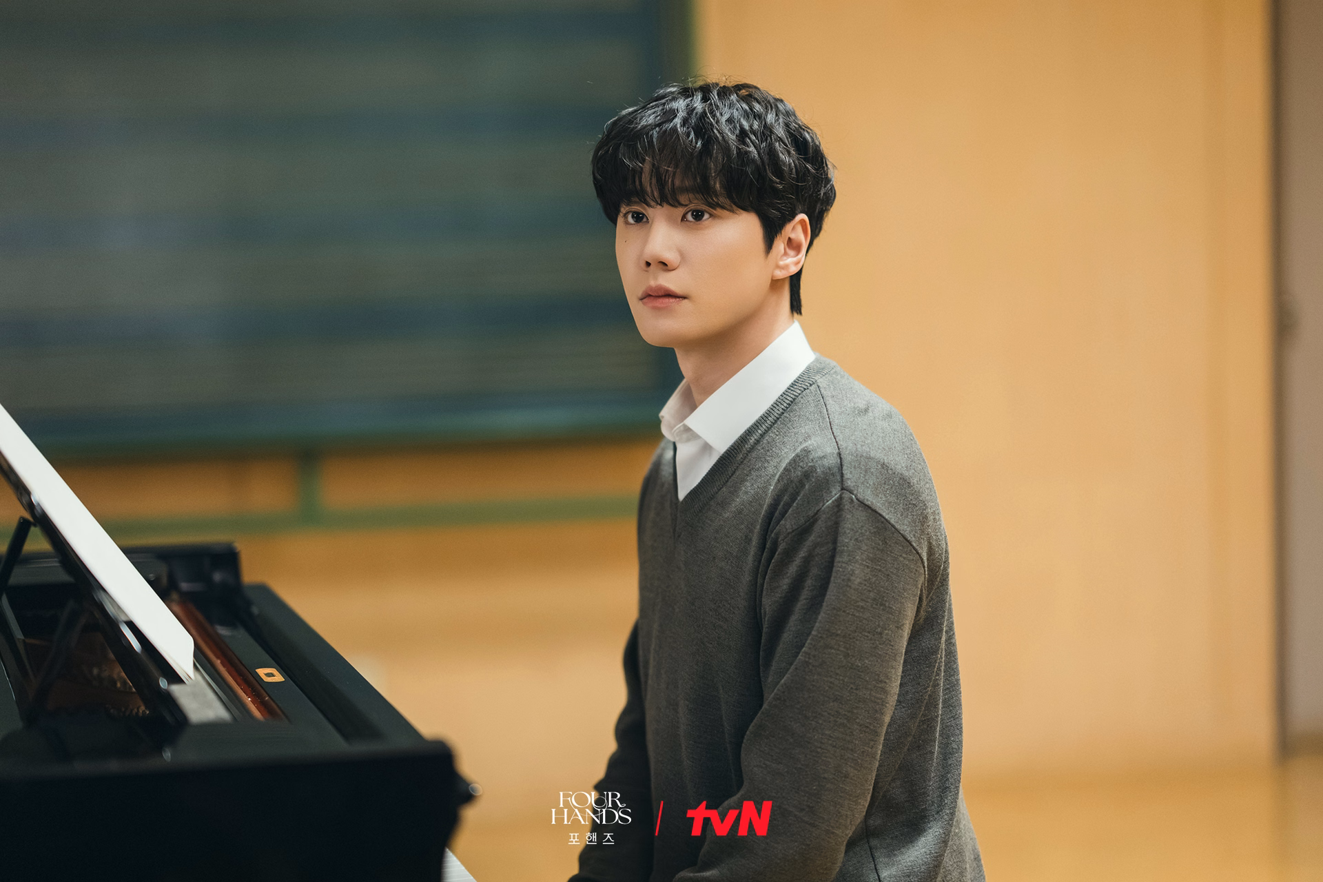 Kang Bi Oh and Choi Jung Yo practicing four-hands piano