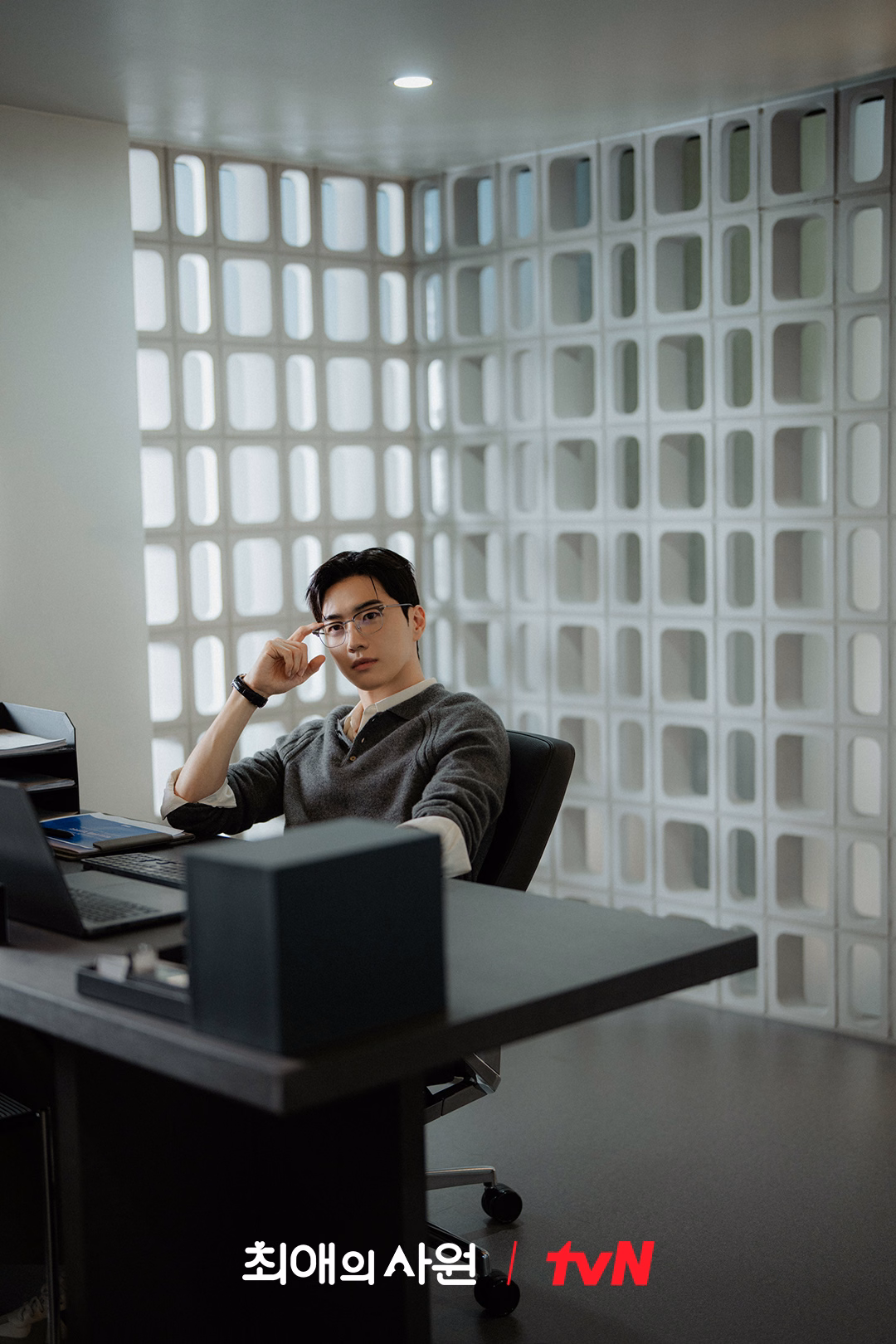 Kim Hye Jun in My Bias My Boss dramatic workplace scene
