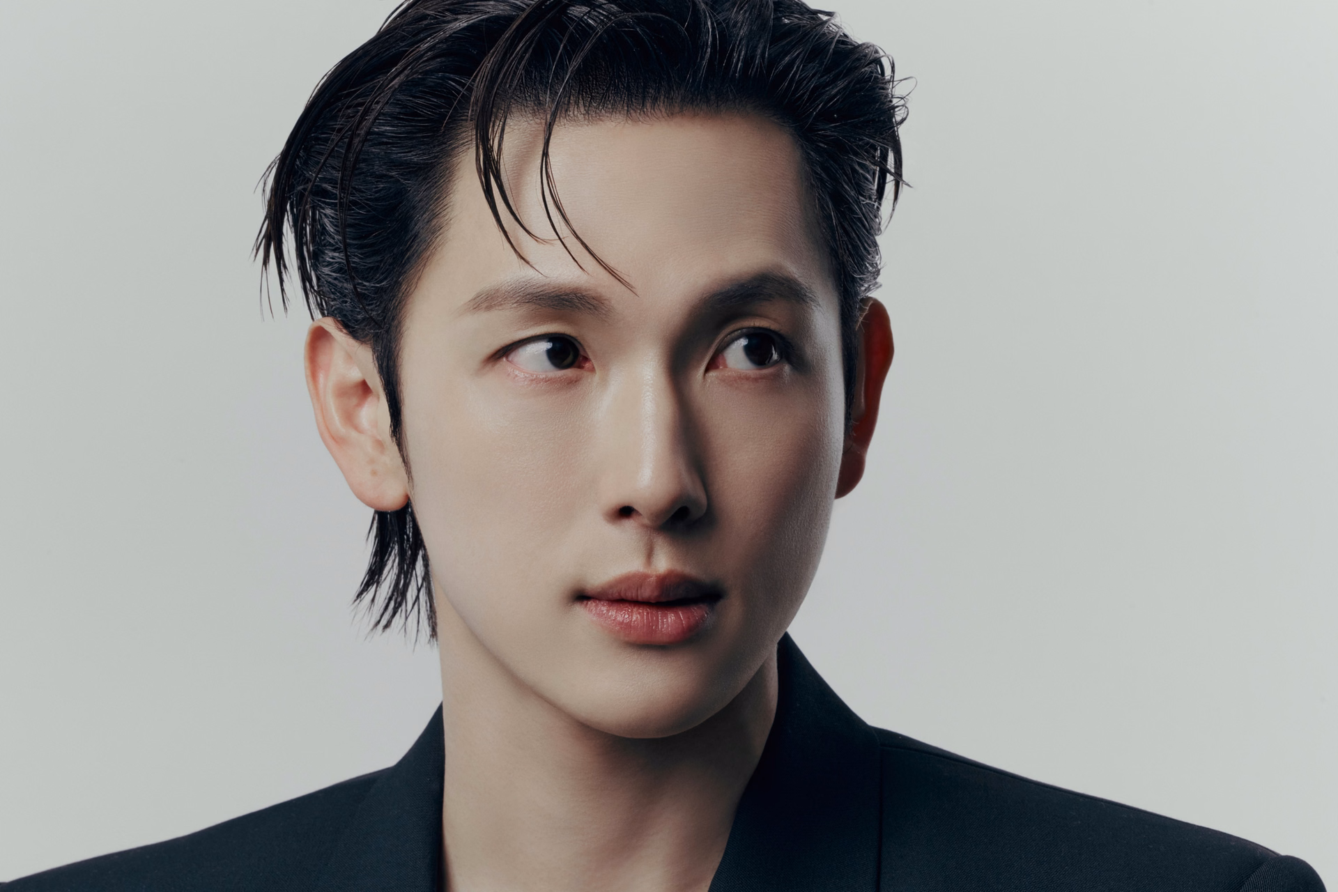 Dashing profile featuring contemporary styling choices