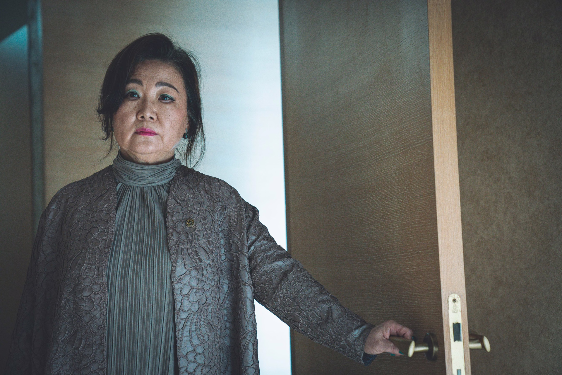 Kim Hae Sook, Kim Sun Young, and Kim Young Min in a tense family moment