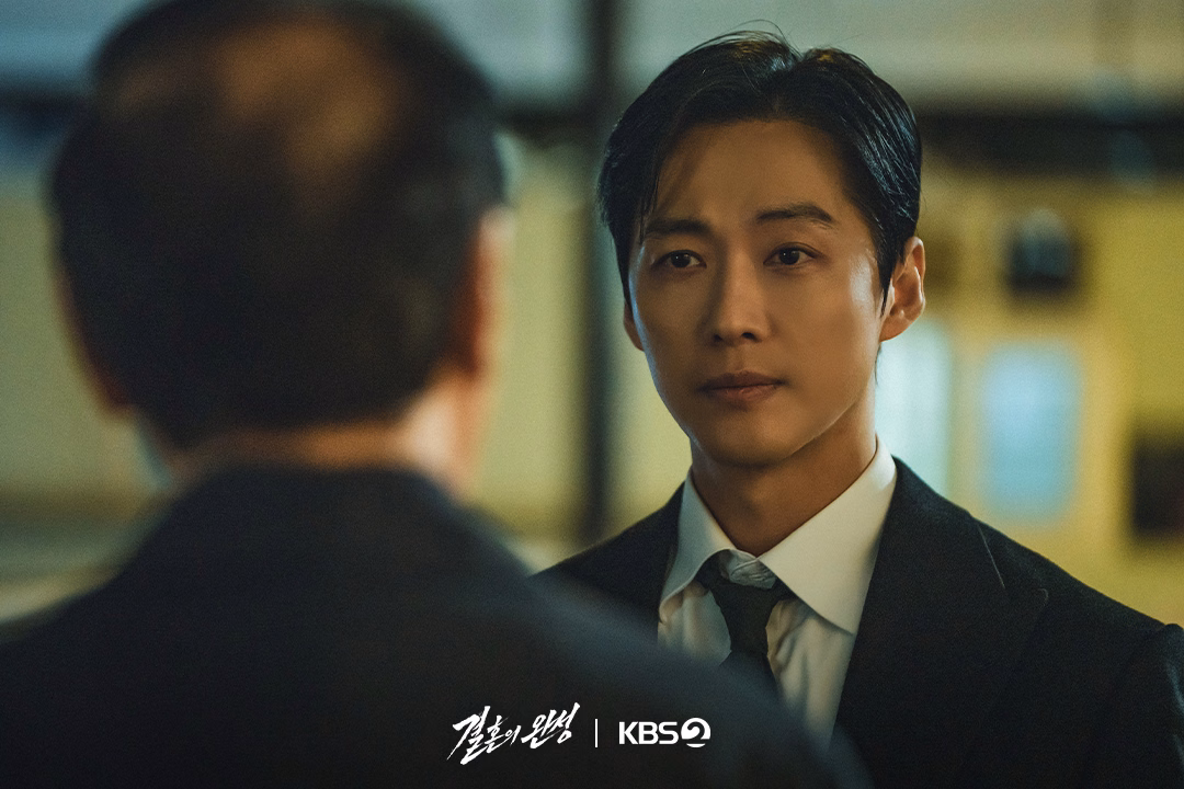 Kang Tae Joo and Go Dong Chan in parking lot confrontation