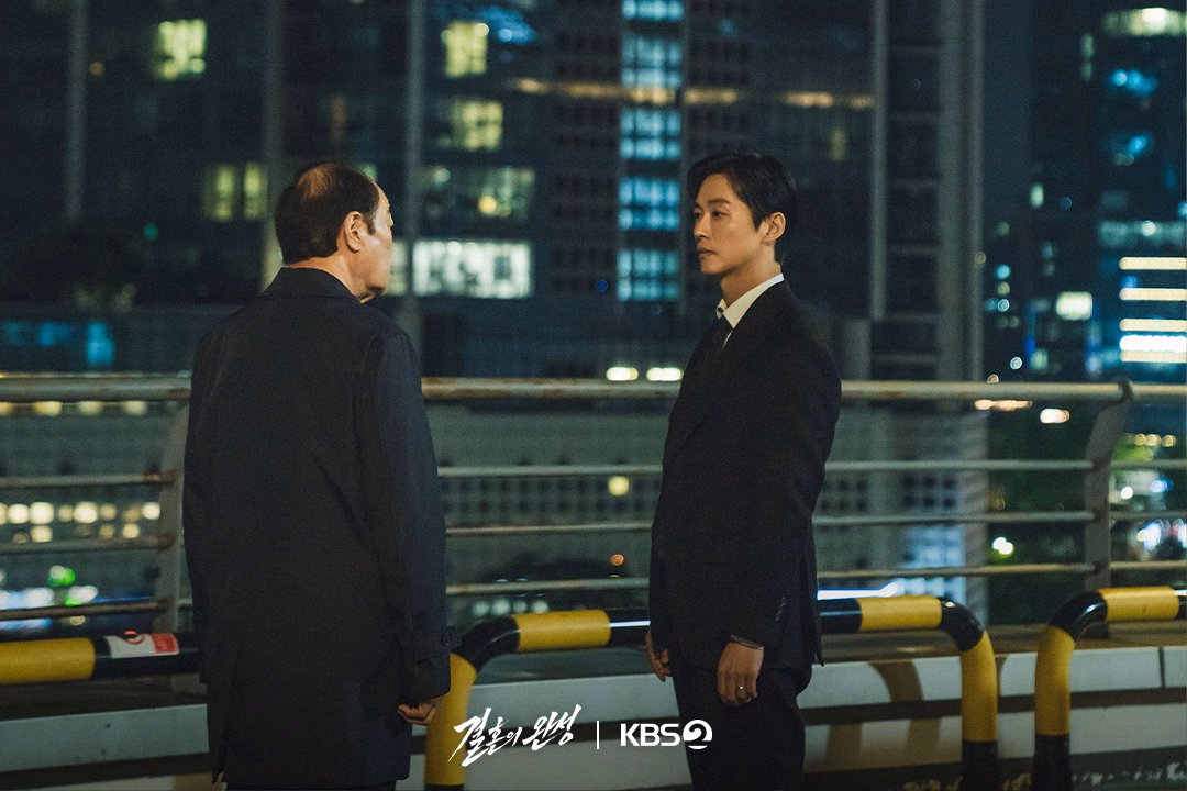 Kang Tae Joo with resolute expression