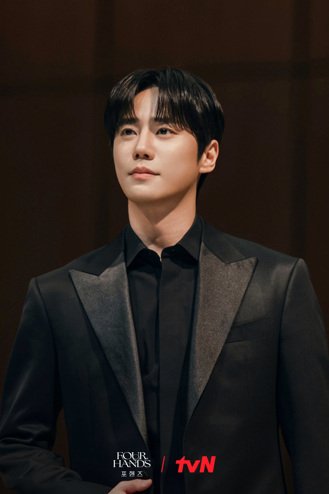 Lee Jun Young's character displays mature composure and sophistication