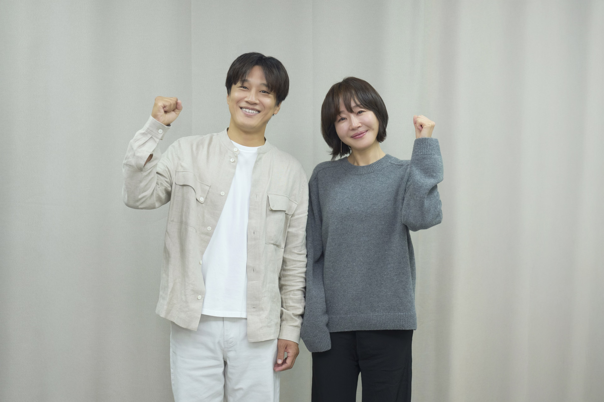 Cha Tae Hyun and Uhm Ji Won in Two Cops and Five Kids promotional image