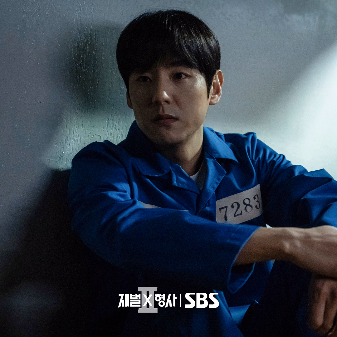 Jin Seung Joo in a tense prison meeting