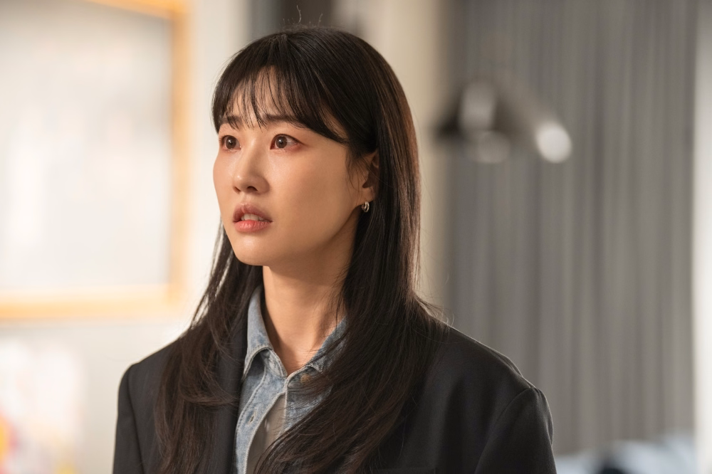 The emotional confrontation between Ji Sung and Ha Yun Kyung's characters