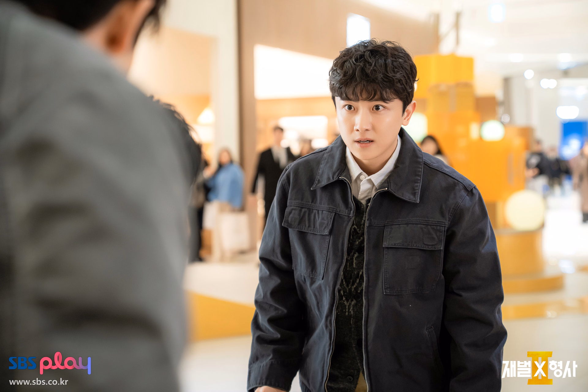 Joo Hye Ra arriving at the bomb scene in tactical gear