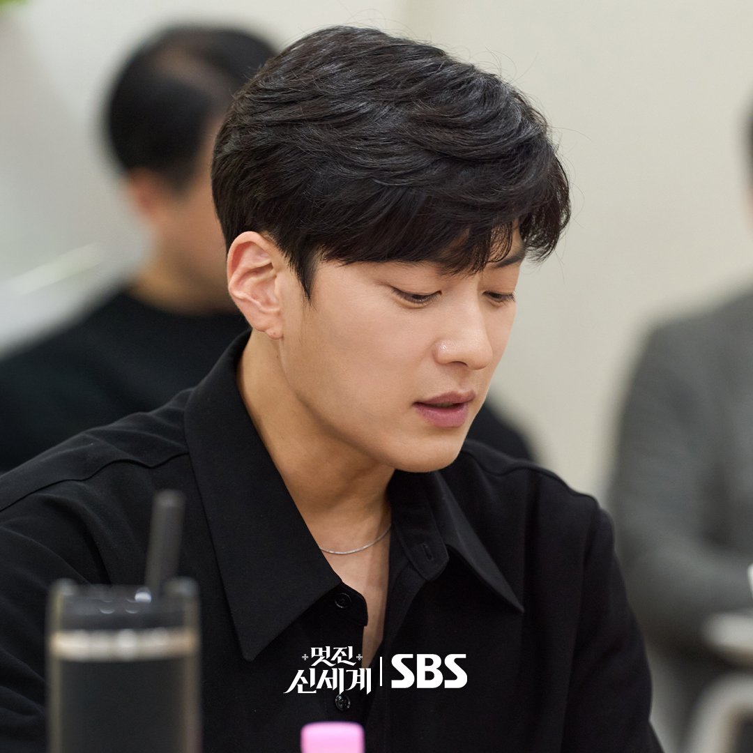 Jang Seung Jo as Choi Moon Do