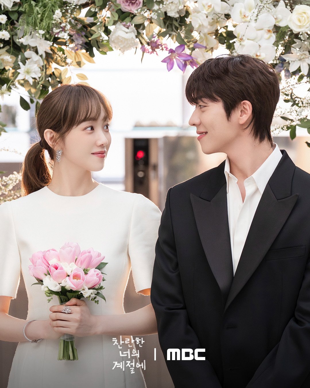 Lee Sung Kyung and Chae Jong Hyeop sharing a moment