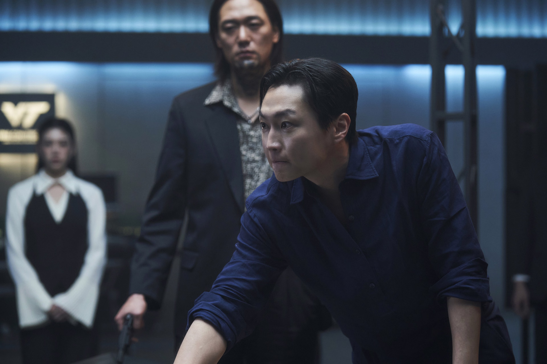 Jo Woo Jin and Yoon Kyung Ho anchor the supporting narrative