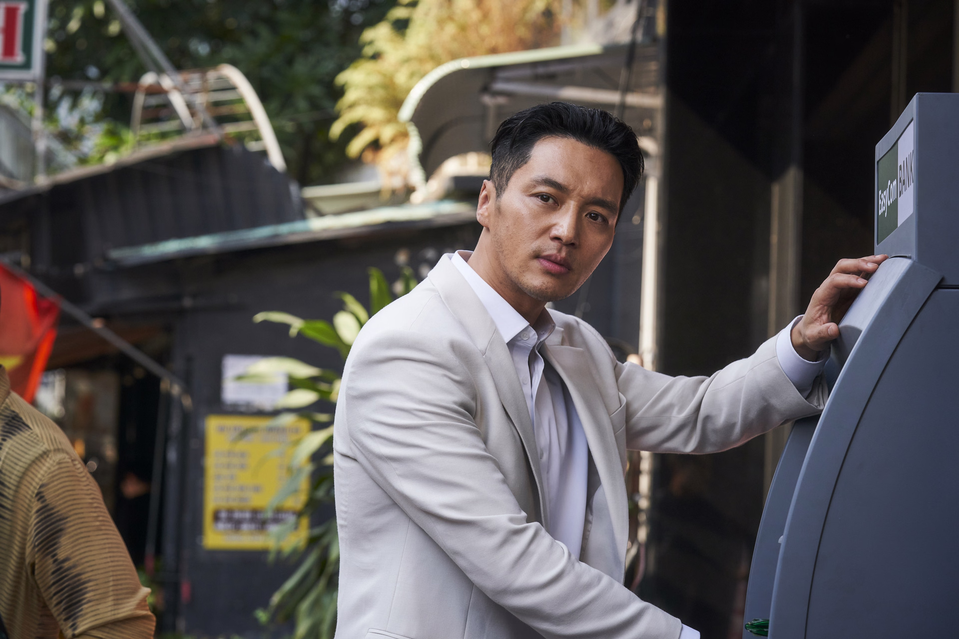 Byun Yo Han prepares for intense poker showdowns in Tazza 4
