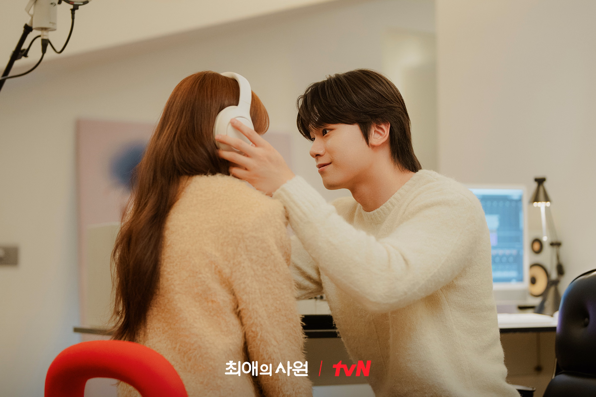 Nam Da Reum experiencing a heart-fluttering moment with Lee Chan