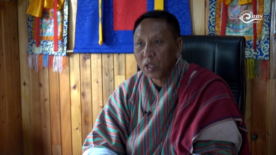 Kanglung community gathering for education centre discussions