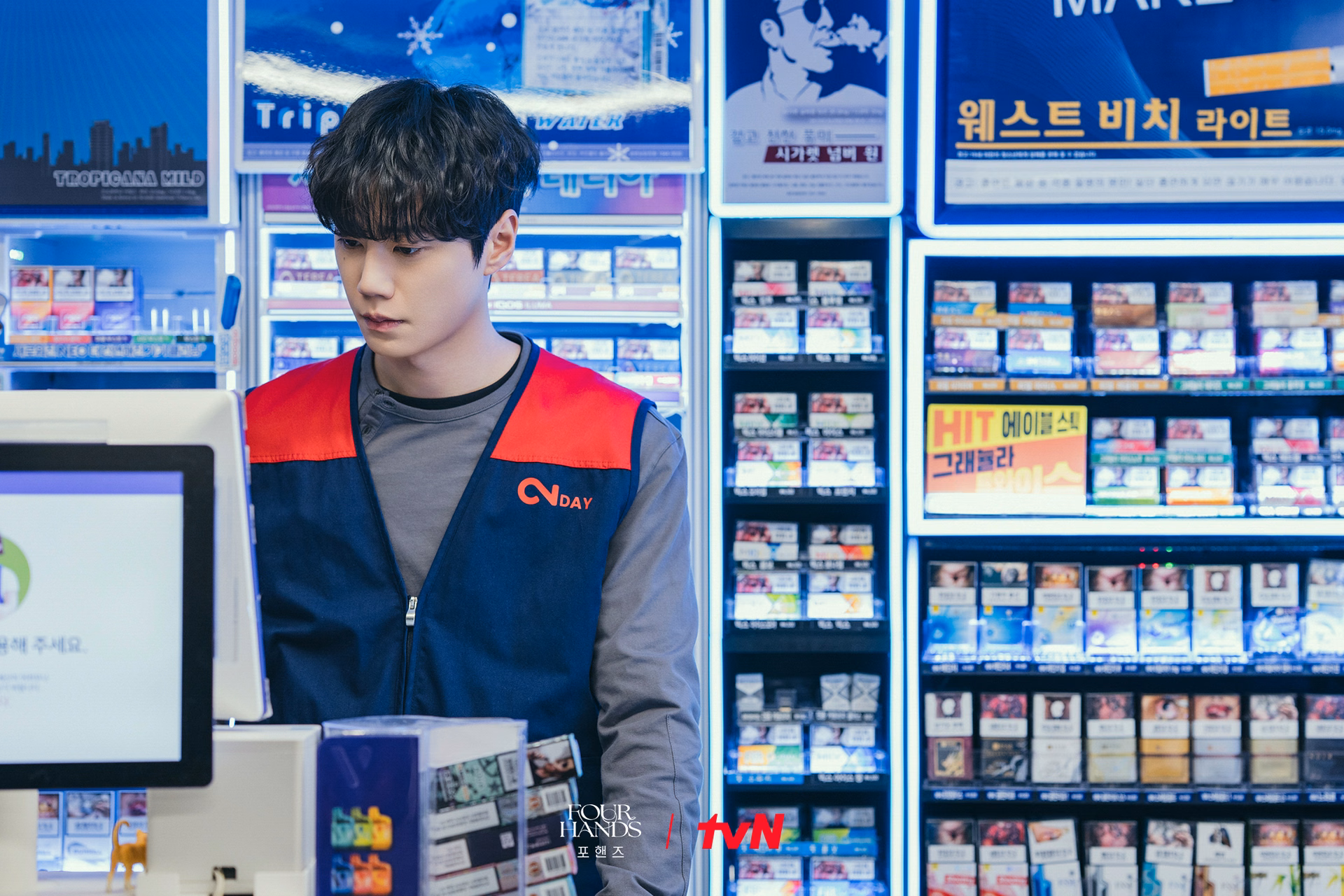 Lee Jun Young character portrait