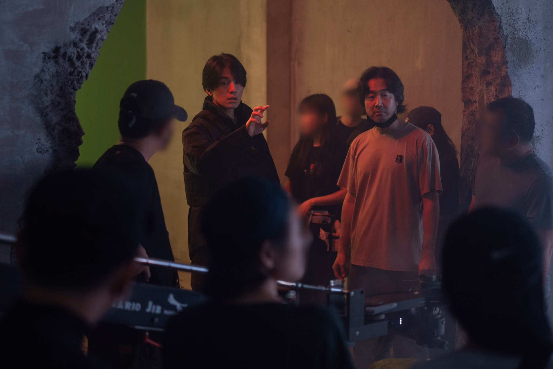 Jo Han Sun as Bale with Lee Dong Wook behind the scenes