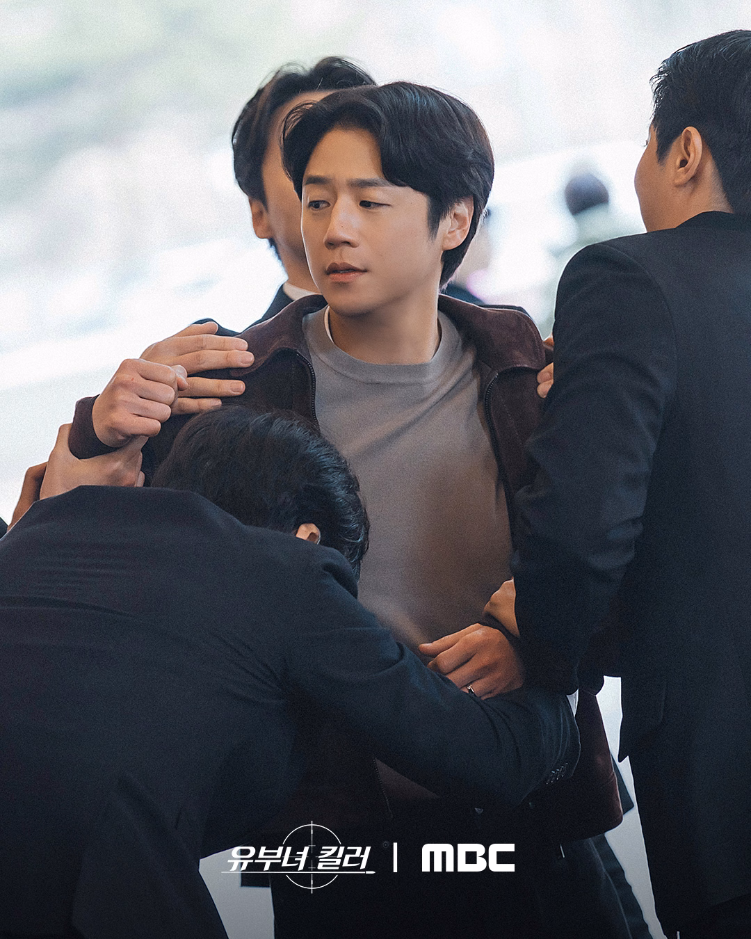 Yu Bo Na moves covertly through the casino with her face concealed