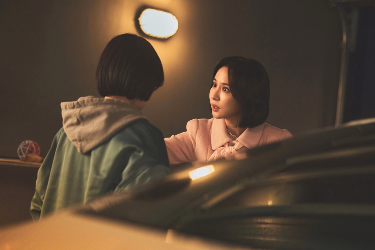 Jae Hong receiving the threatening extortion message