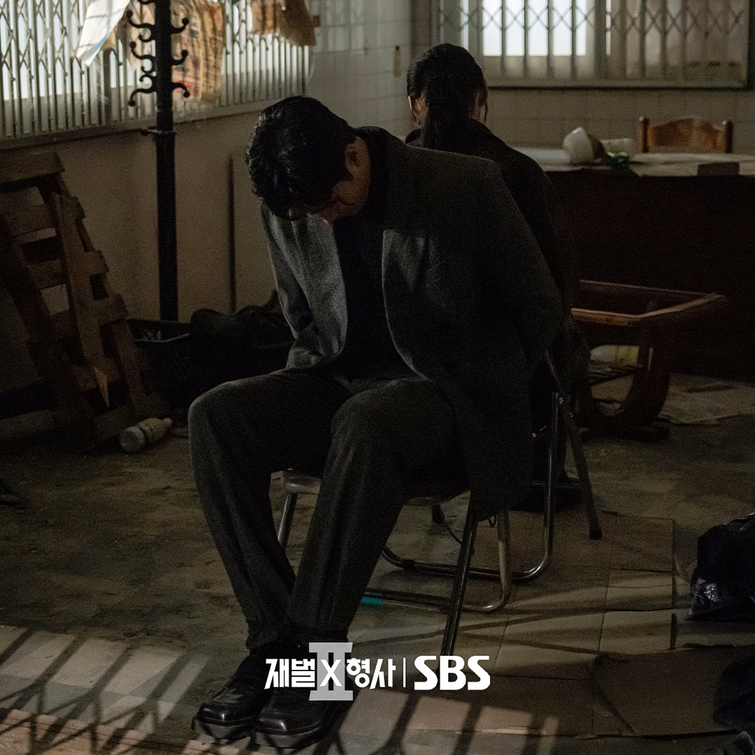 Ahn Bo Hyun tied up in the abandoned house