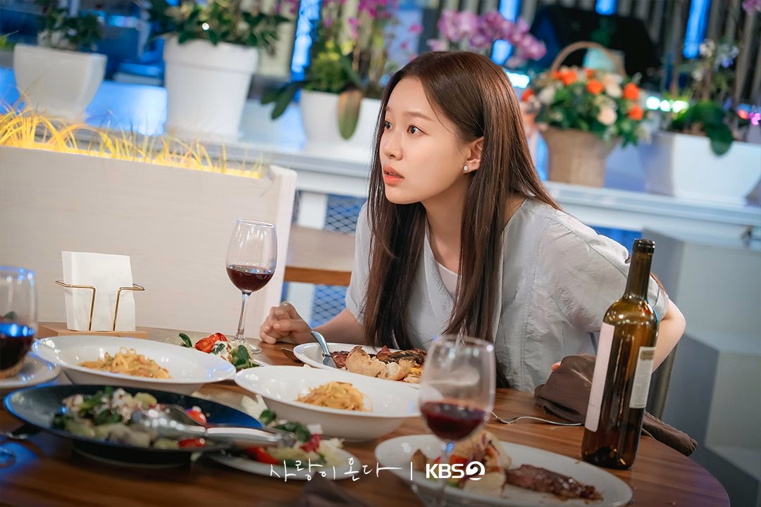 Park You Na as Han Gyu Young in Love On The Menu