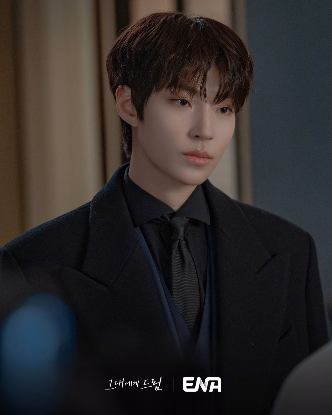 Woo Soo Bin and Ju Yi Jae share an intimate moment amid crisis