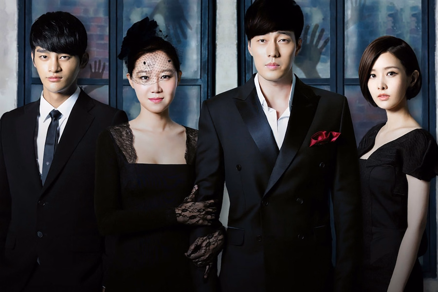 Tae Gong Sil encounters spirits in The Master's Sun