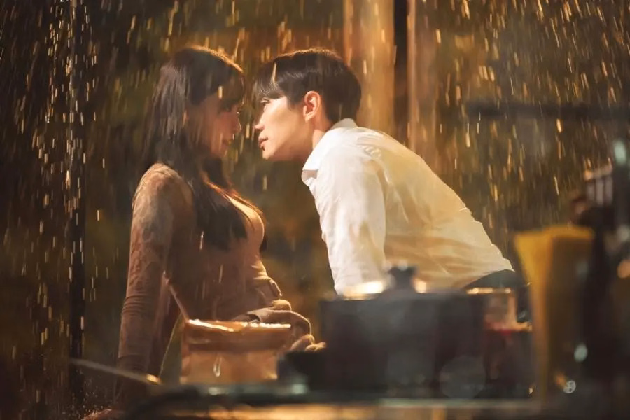 Lee Jun Ho and Lim Yoona share an intense kitchen kiss scene in King the Land