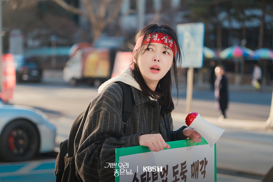 Moon Hee Kyung confronts Seo Seung Ri in a tense scene