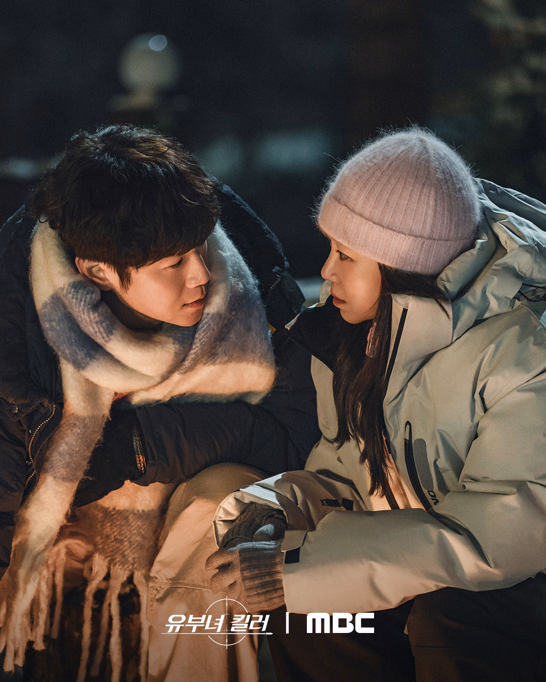 Jung Jun Won and Kong Hyo Jin share an intimate moment