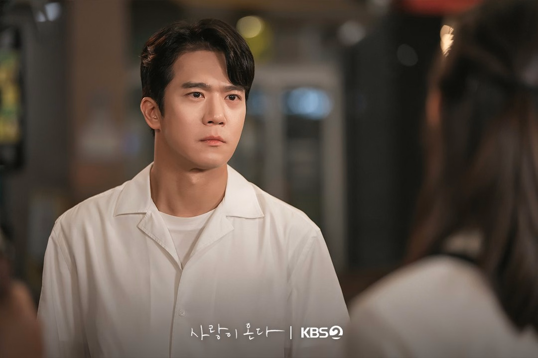 Ha Seok Jin as Kim Moo Jin in Love on the Menu, standing contemplatively