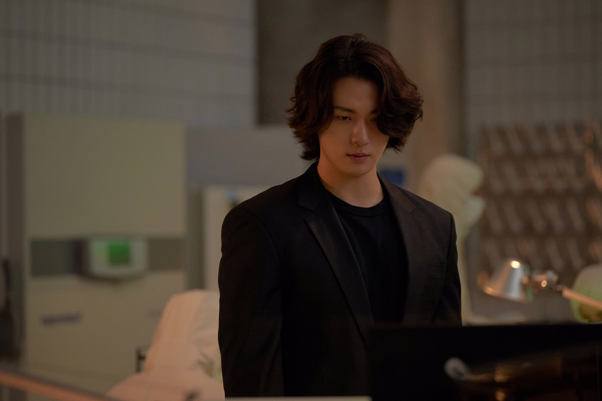Shin Seung Ho as Black in Reawaken Man: The Red