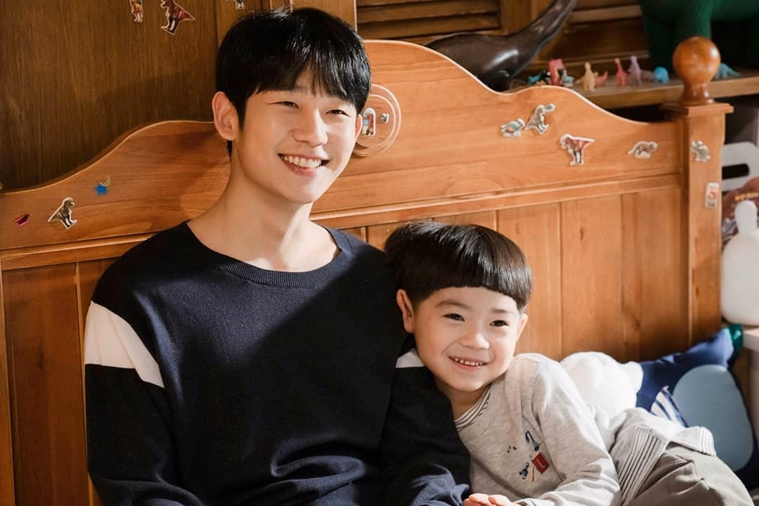 Jung Hae In in One Spring Night
