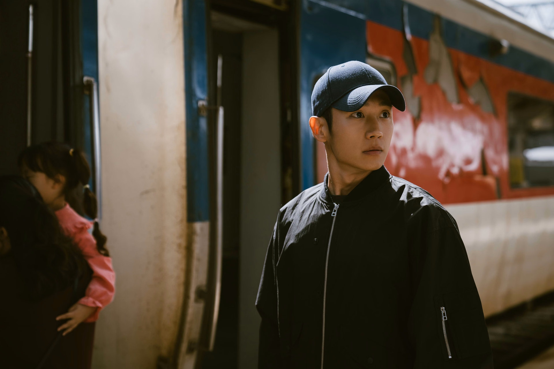Jung Hae In in intense dramatic role