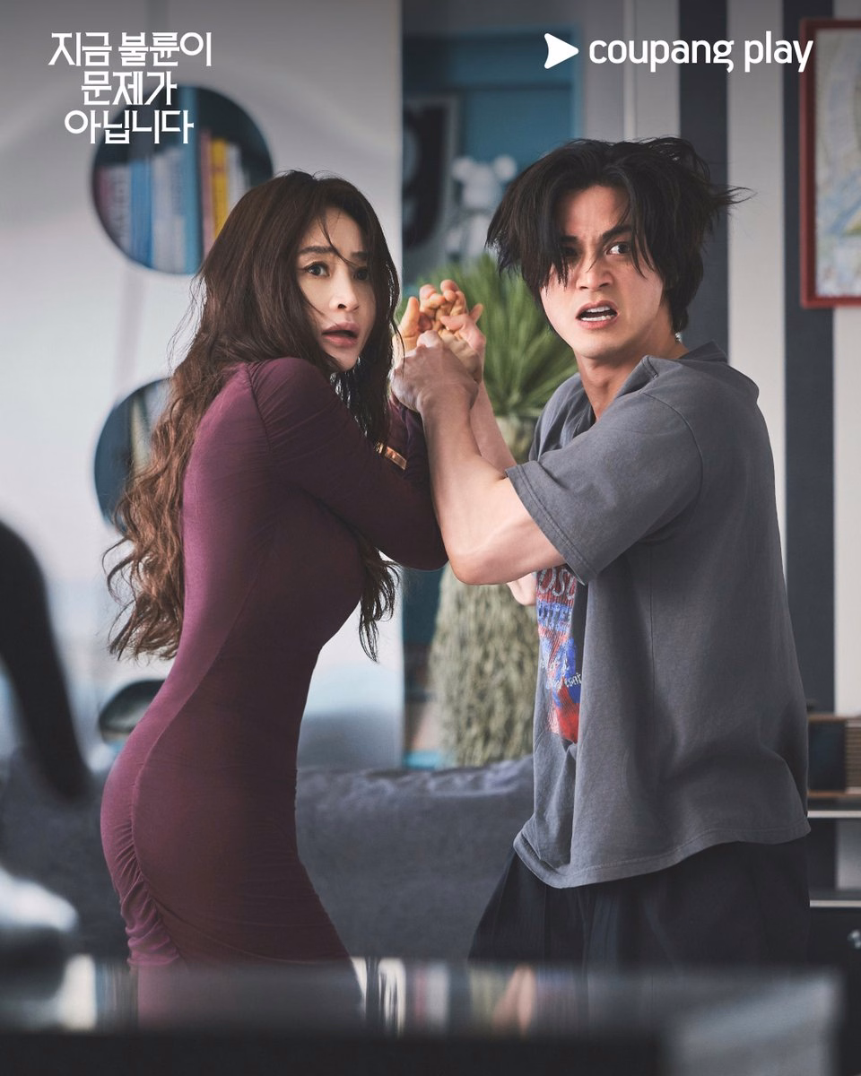 Kyung Hee and Soo Jung confronting each other in tense moments