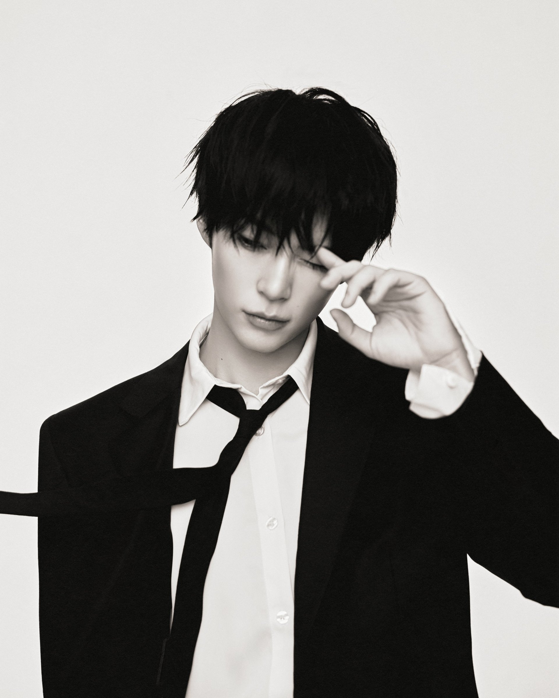 Sung Han Bin exuding confidence