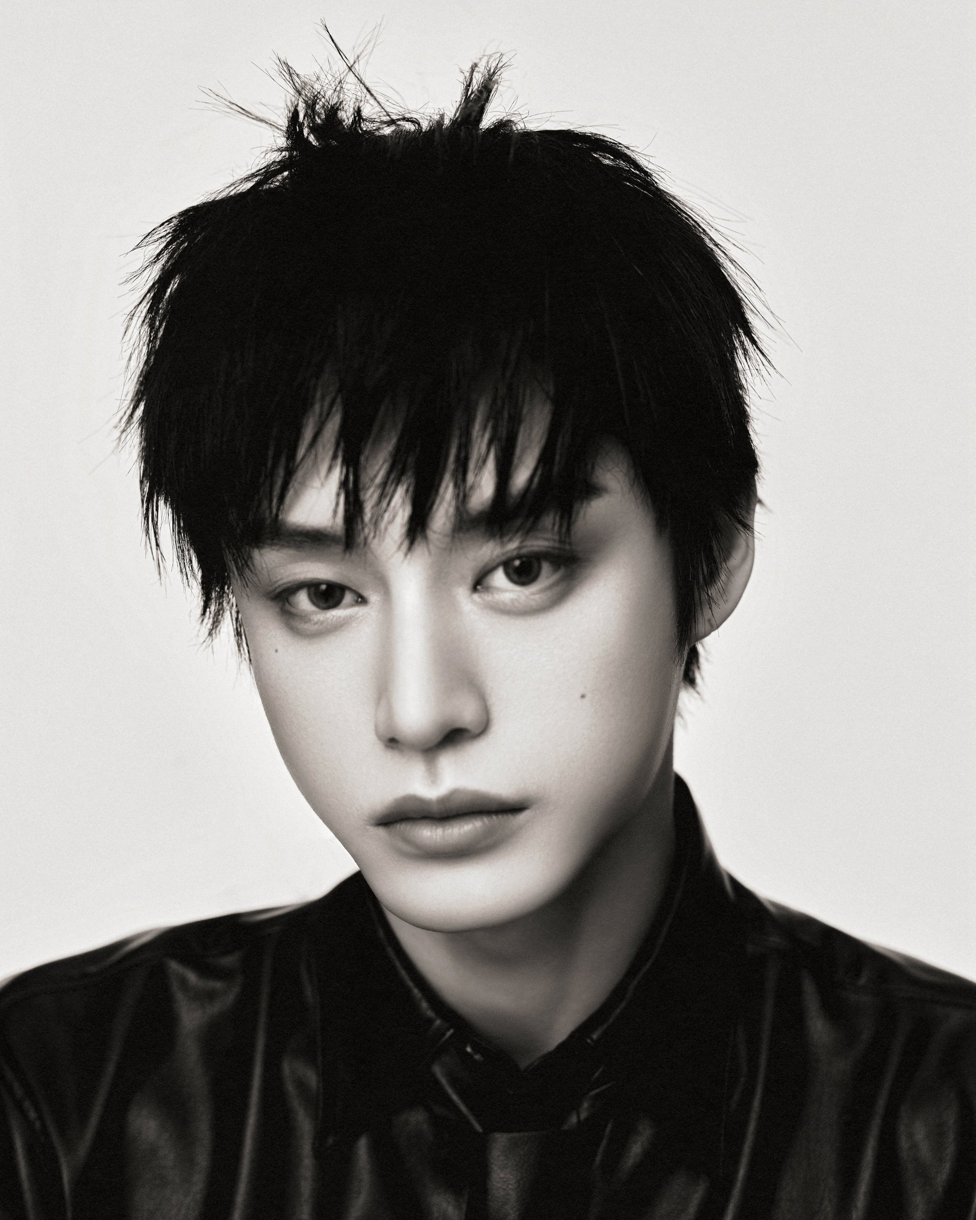 Kim Ji Woong striking a pose