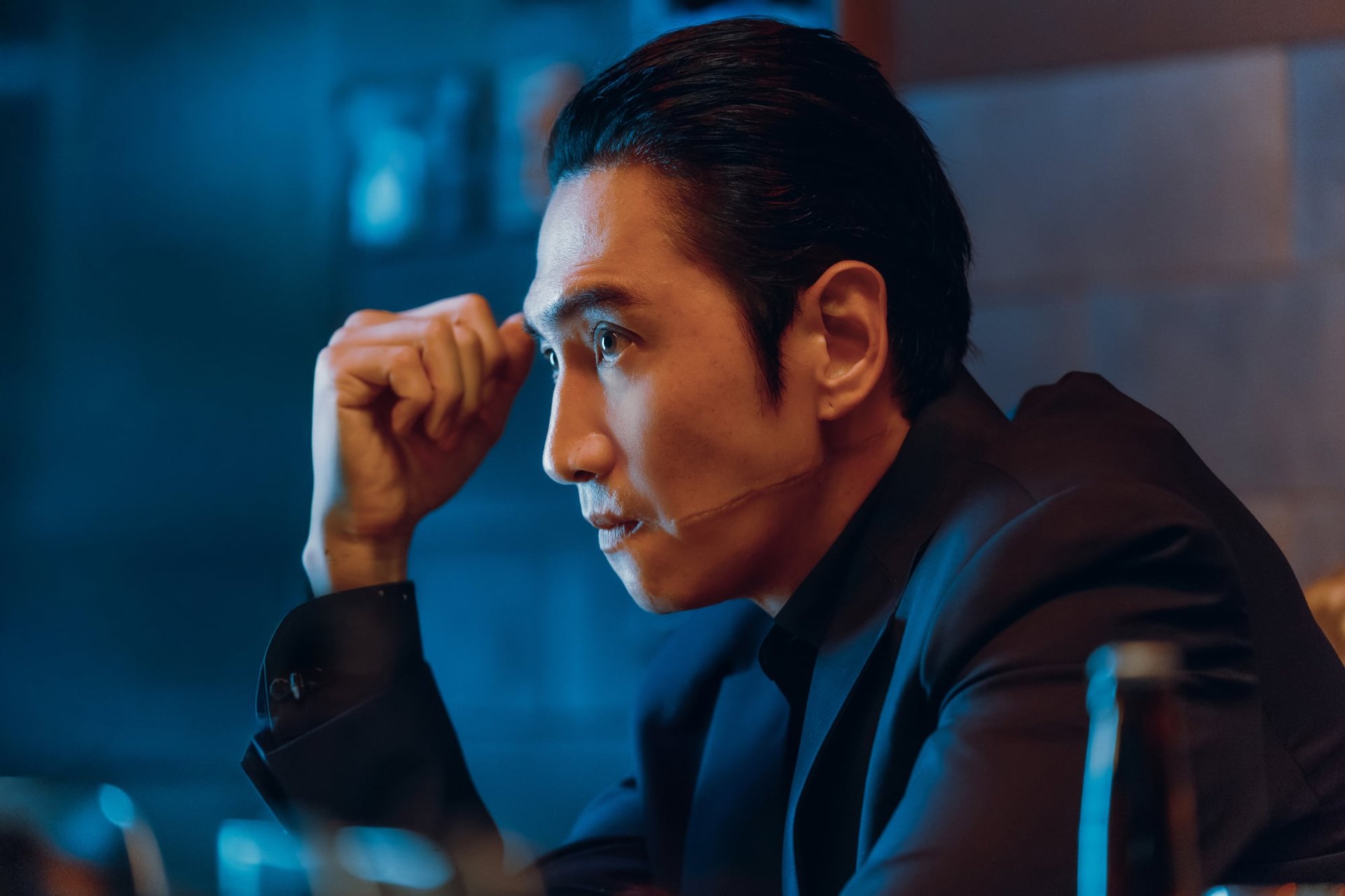 Lee Kwang Soo as Director Park in Gold Land