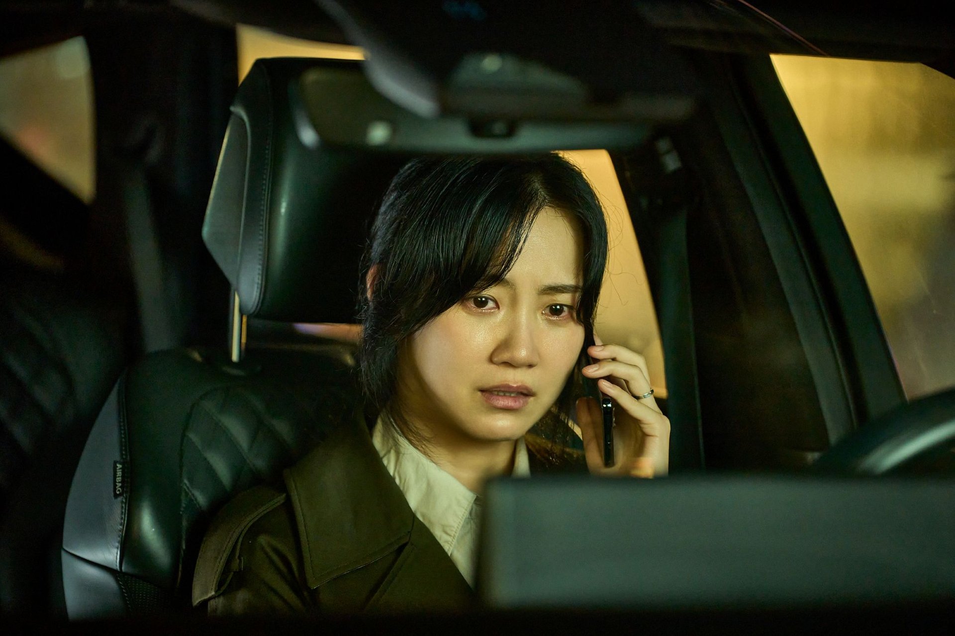 Shin Hyun Been in a tense phone call
