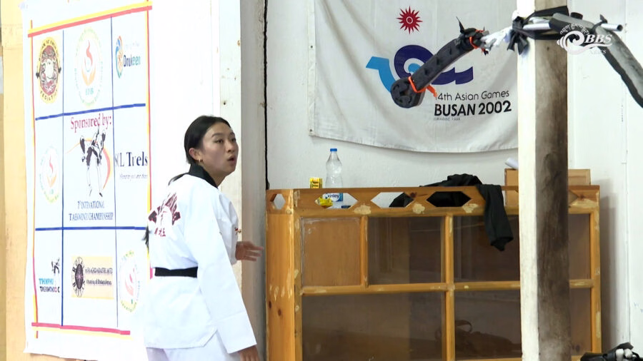 Dorjee Yangkee demonstrating defensive positioning during training