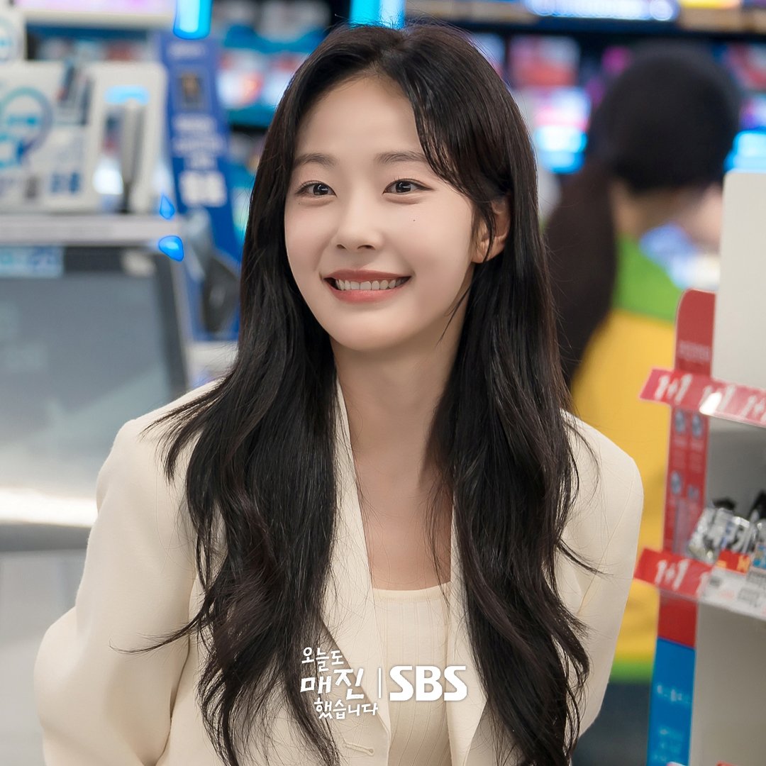 Chae Won Bin and Ahn Hyo Seop in 'Sold Out On You'