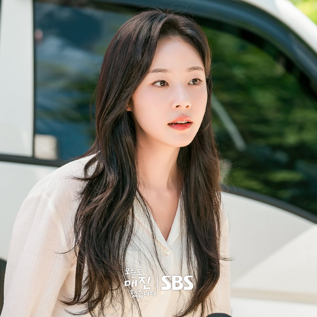 Chae Won Bin as Dam Ye Jin in 'Sold Out On You'