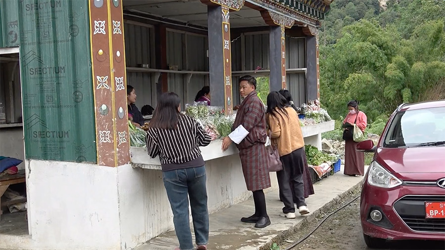 Travelers and pilgrims making their way through Tsirang district