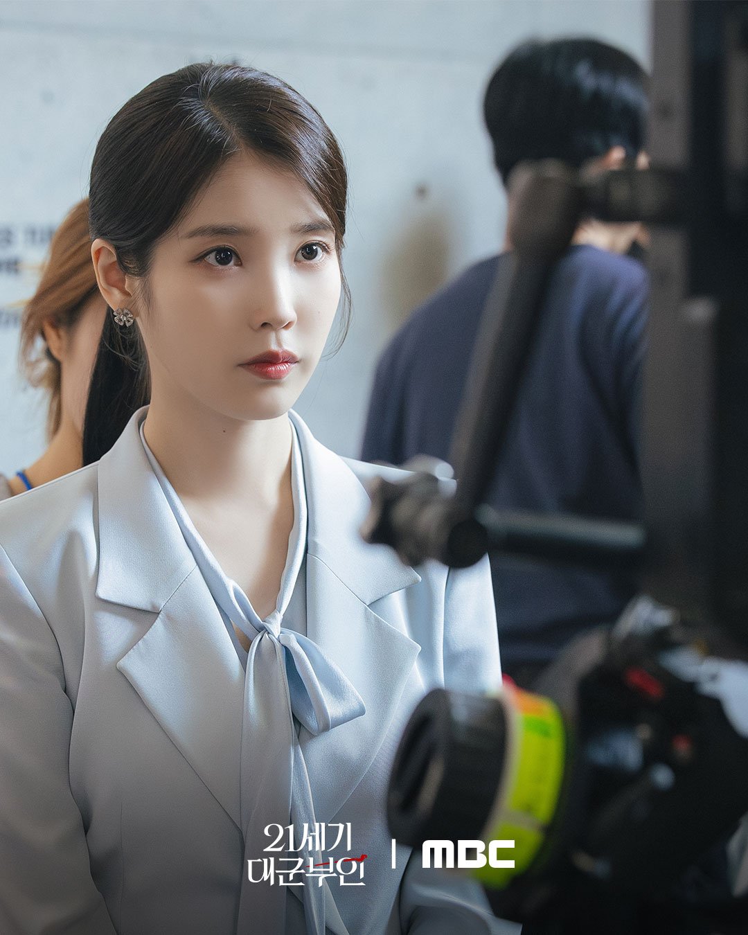 Playful poses of IU and Byeon Woo Seok